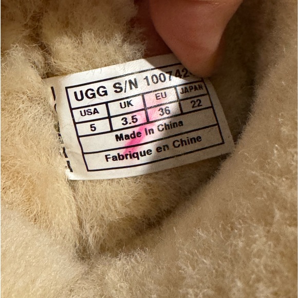Ugg Boots Fur Lined Swarovski Crystal Button Size 5 to 5.5 - Picture 5 of 12